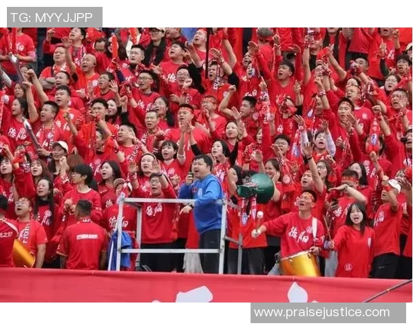 四二五体育会与火炬队的激烈对决引发球迷热情高涨